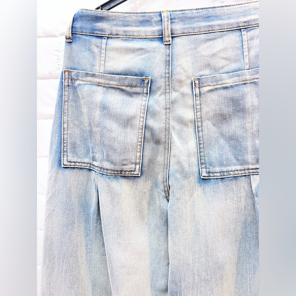 POL Light Wash Flare Jeans - Picture 5 of 9